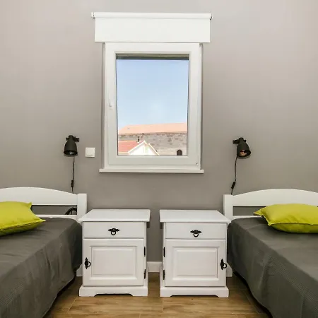 Charming Holiday In With Terrace 別荘 Ražanac